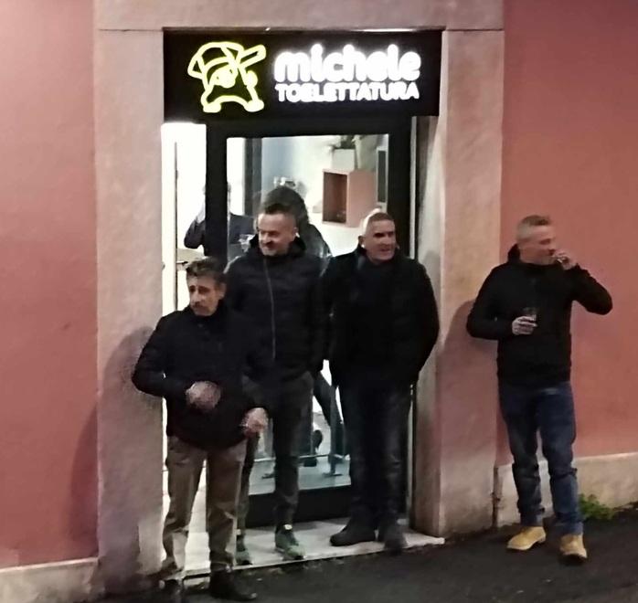 Il nuovo negozio “Michele toilettatura” in via Cavour a Carrara: ieri c’è stata l’inaugurazione in centro città