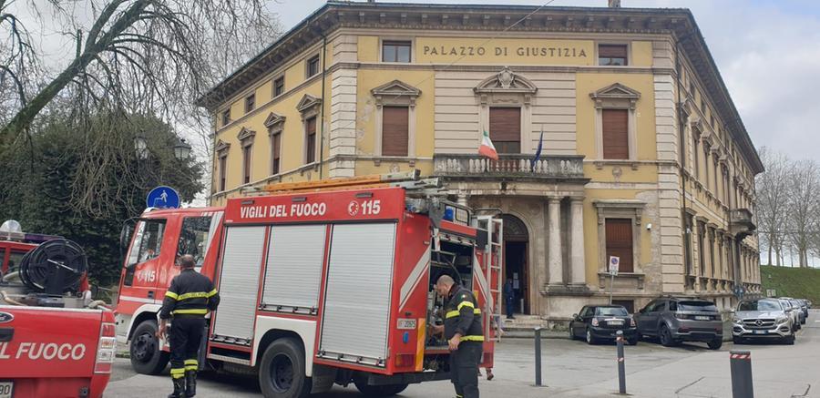 Lucca, allagati gli uffici del giudice di pace