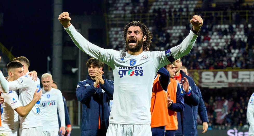 Capitan Luperto esulta al termine della partita vinta in trasferta venerdì contro la Salernitana (foto Empoli Fc)
