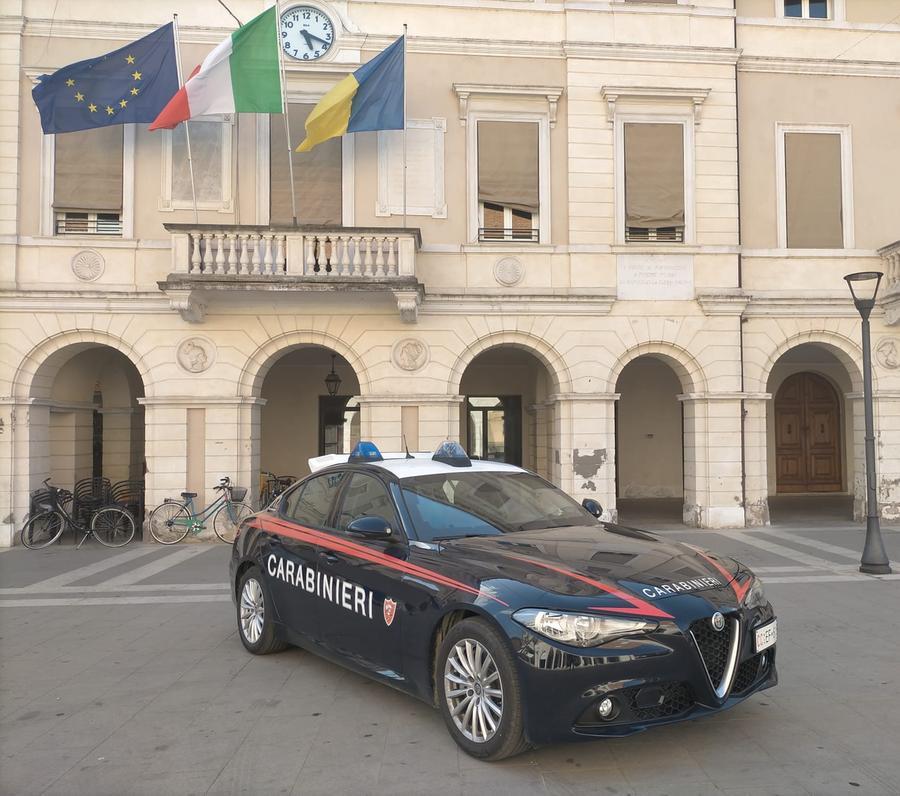 San Giovanni di Ostellato, aggredisce operatori del 118 e carabinieri: arrestato