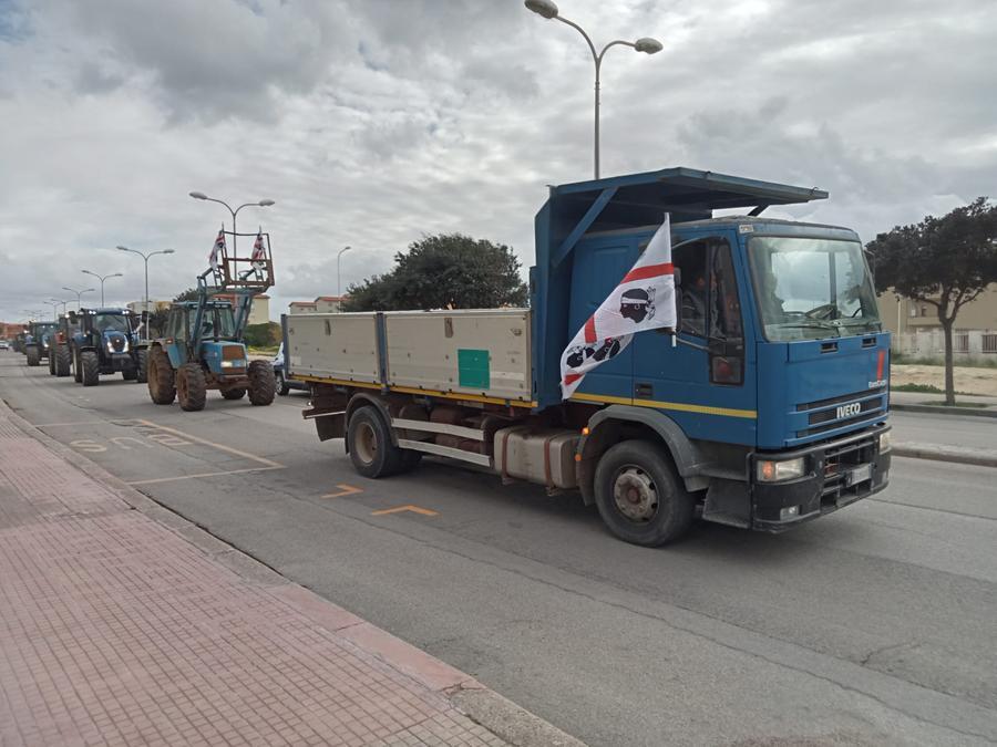 Trattori, incontro con Matteo Salvini e poi sfilata nelle strade di Porto Torres