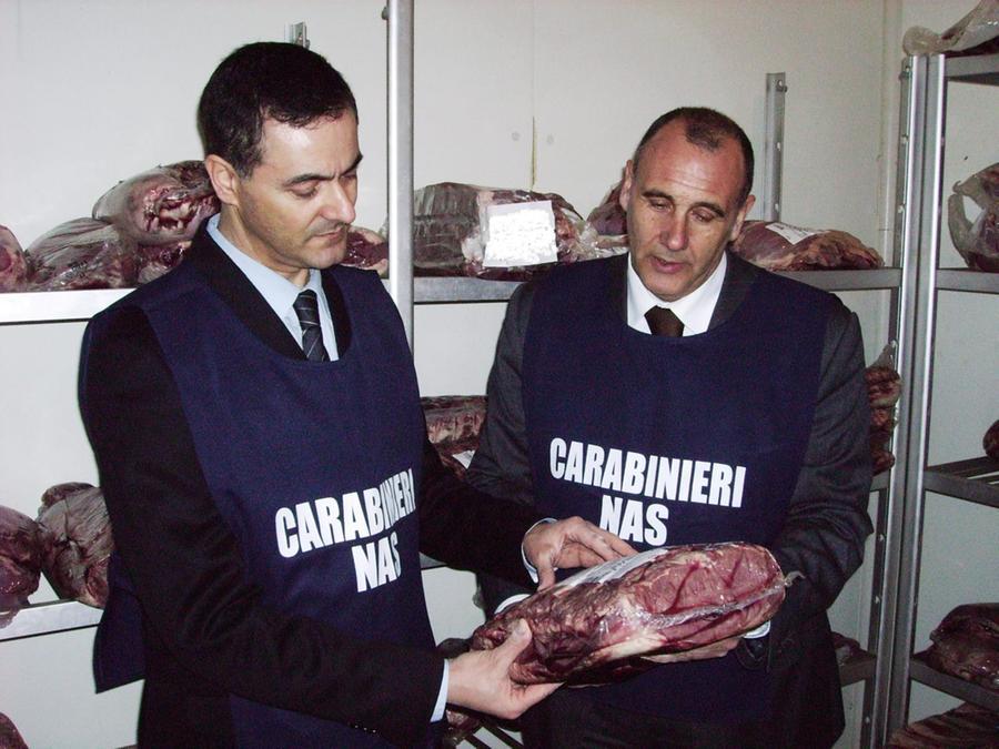 Cagliari, 30mila euro di carne di provenienza sconosciuta sequestrata in un ristorante asiatico