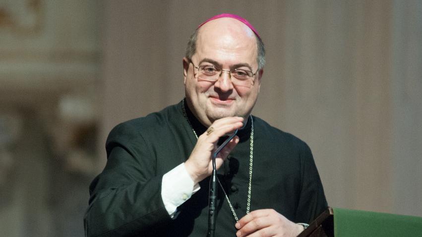 «Se i cattolici impegnati vogliono candidarsi, si dimettano dagli incarichi»