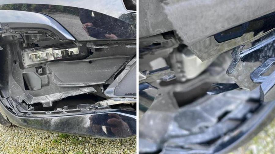 I danni all'auto della donna dopo l'incidente