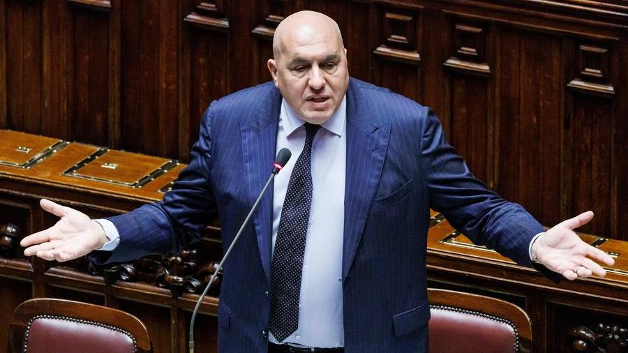 Il ministro Guido Crosetto ricoverato d’urgenza: sospetta pericardite