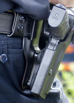 Ex vigilante minaccia la manager: «Ma lei lo sa che sono armato?»