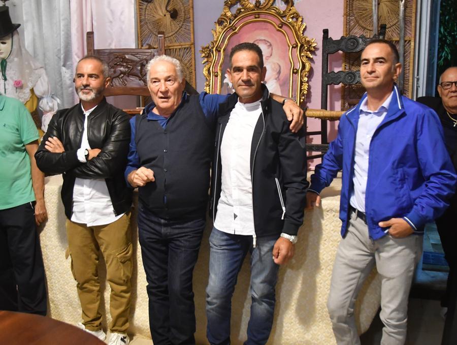 
	Fabrizio Manca, al centro durante la consegna dei ceri benedetti

