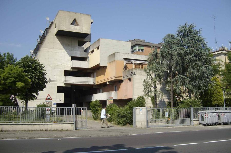 Modena, preso a pentolate in casa: arrestate due donne