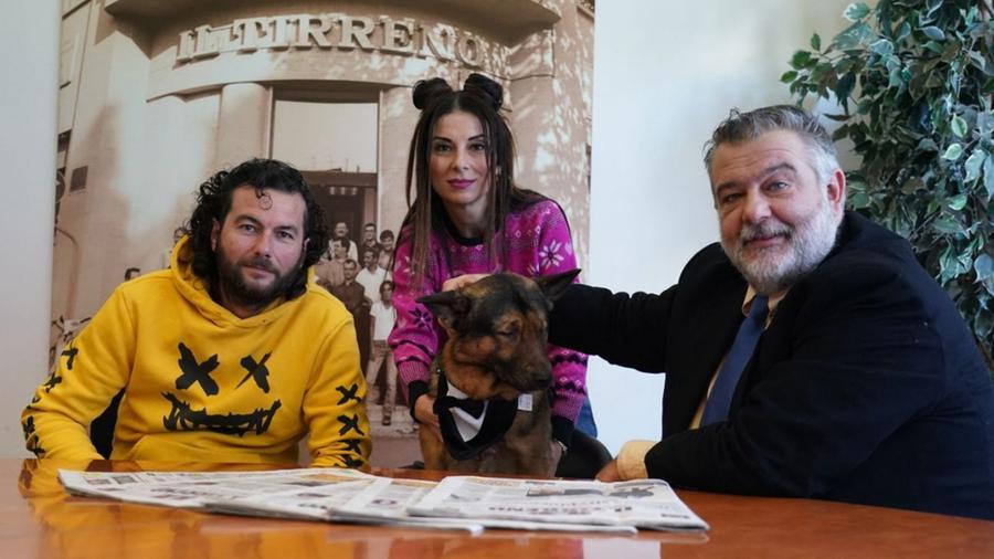 
	Marco, Carlotta e Marley con il direttore del Tirreno Cristiano Marcacci

