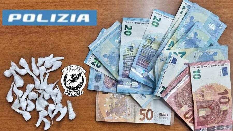 Market della droga in casa: due giovani cagliaritane in manette