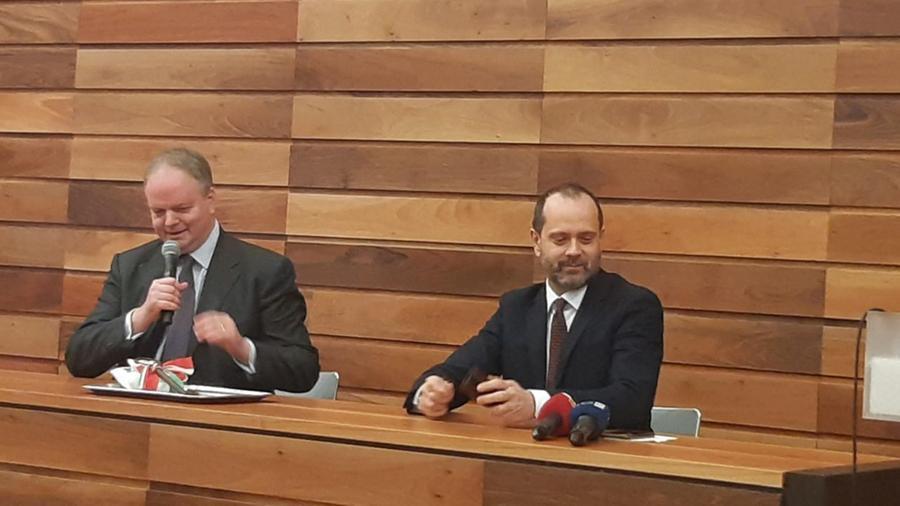 
	A sinistra Eike&nbsp;Schmidt a destra Simone Verde


