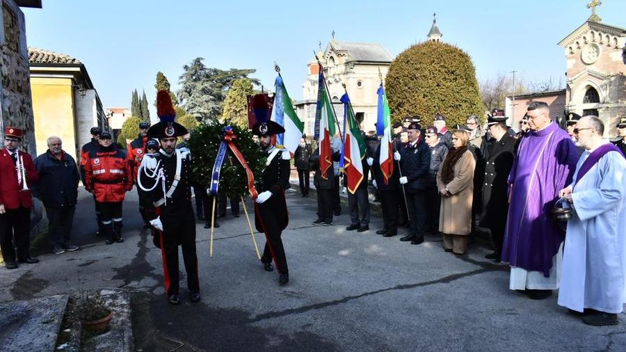 I carabinieri celebrano Leone Carmana
