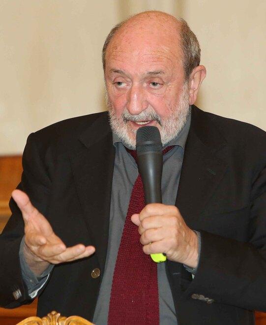 Galimberti e il primato della relazione al teatro Asioli