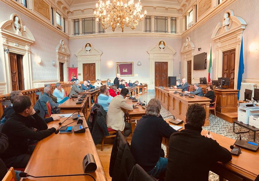 Eni e la nuova bioraffineria, a Livorno istituzioni e sindacati insieme per conferme su lavoro, livelli occupazionali e ambiente