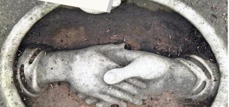 Cimiteri acattolici, la storia di Livorno dal ‘600 a oggi tra aneddoti e documenti