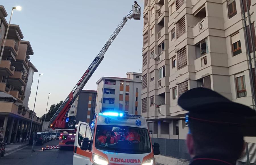 Paura a Quartu: imprigionata nella sua casa in fiamme donna viene salvata dai vigili del fuoco