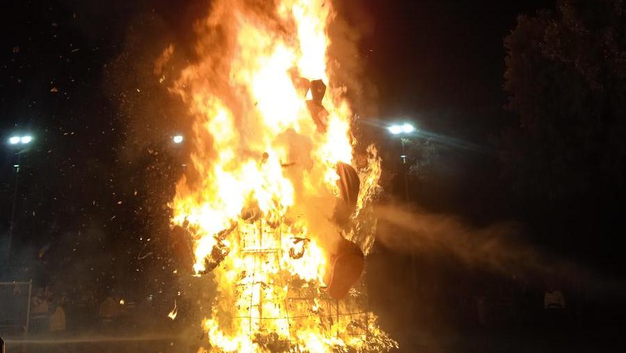 Tempio saluta il carnevale con il rogo di Re Giorgio