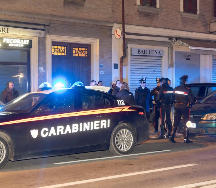 Modena, due fermi per il furto finito nel sangue in via Nonantolana: «Stiamo chiarendo il movente»