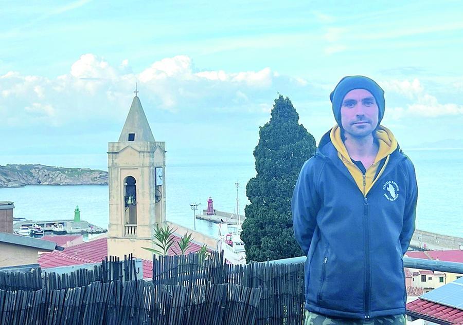 
	Matteo Coppa,&nbsp;consigliere comunale che all&rsquo;isola del Giglio si occupa di far suonare a festa le campane (foto di Enzo Russo)

