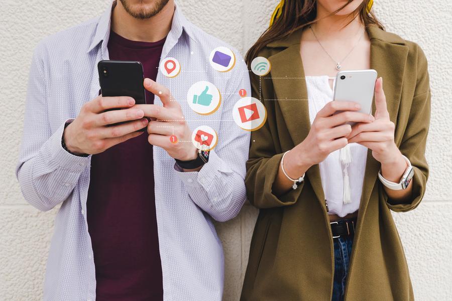 Social, quasi in 70mila a rischio dipendenza. Il neuropsichiatra: «Non superare le 3 ore». Dall’“effetto ipnosi” all’amplificazione degli stati d’animo: chi rischia di più