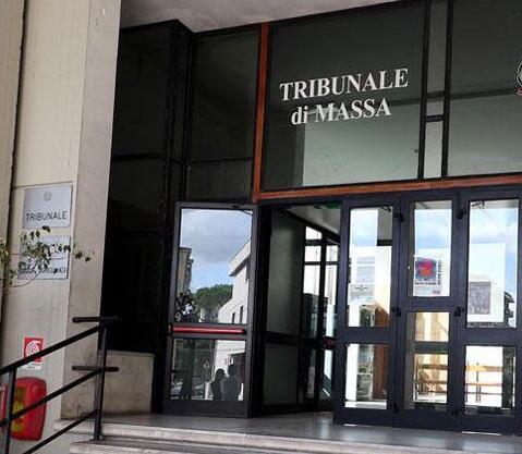 Massa, mamma dà crack al figlio minorenne: condannata a sei anni e cinque mesi