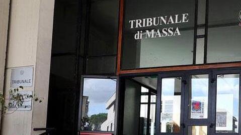 Massa, mamma dà crack al figlio minorenne: condannata a sei anni e cinque mesi