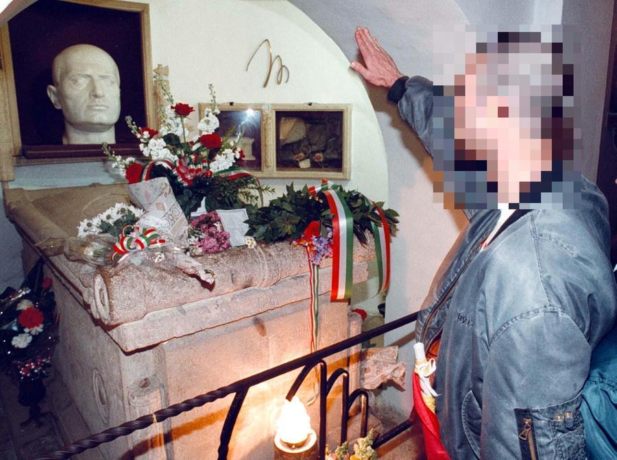 Fascismo a Ferrara, 24 indagati e perquisizioni