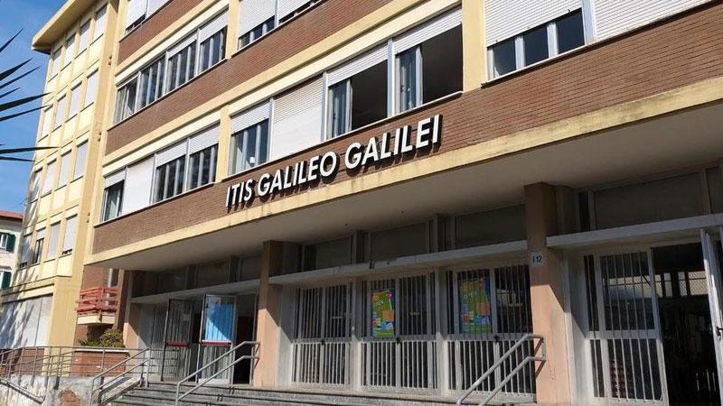 Iscrizioni a scuola, a Livorno l’Iti torna in testa mentre va giù il Cecioni. Bene gli altri licei