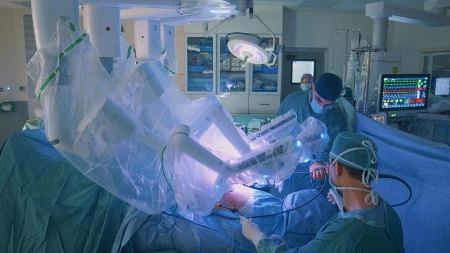 Un intervento chirurgico col robot all’ospedale Santo Stefano