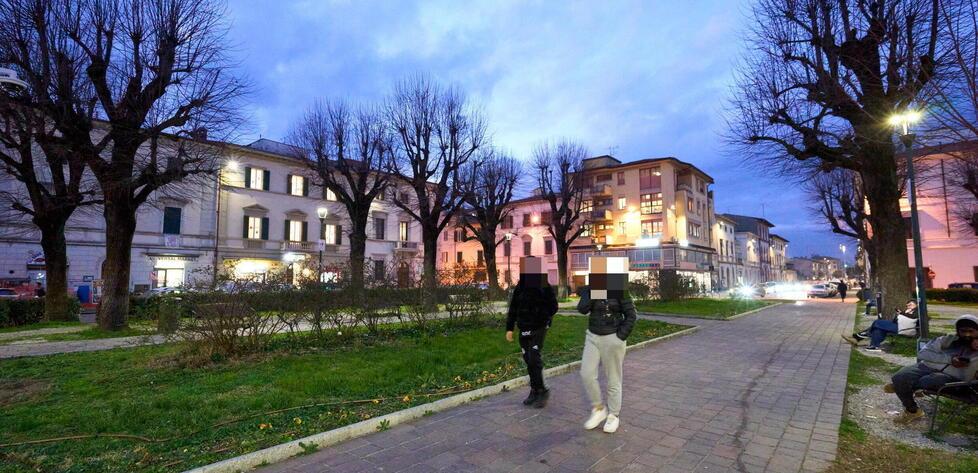Uno scorcio della piazza davanti alla stazione