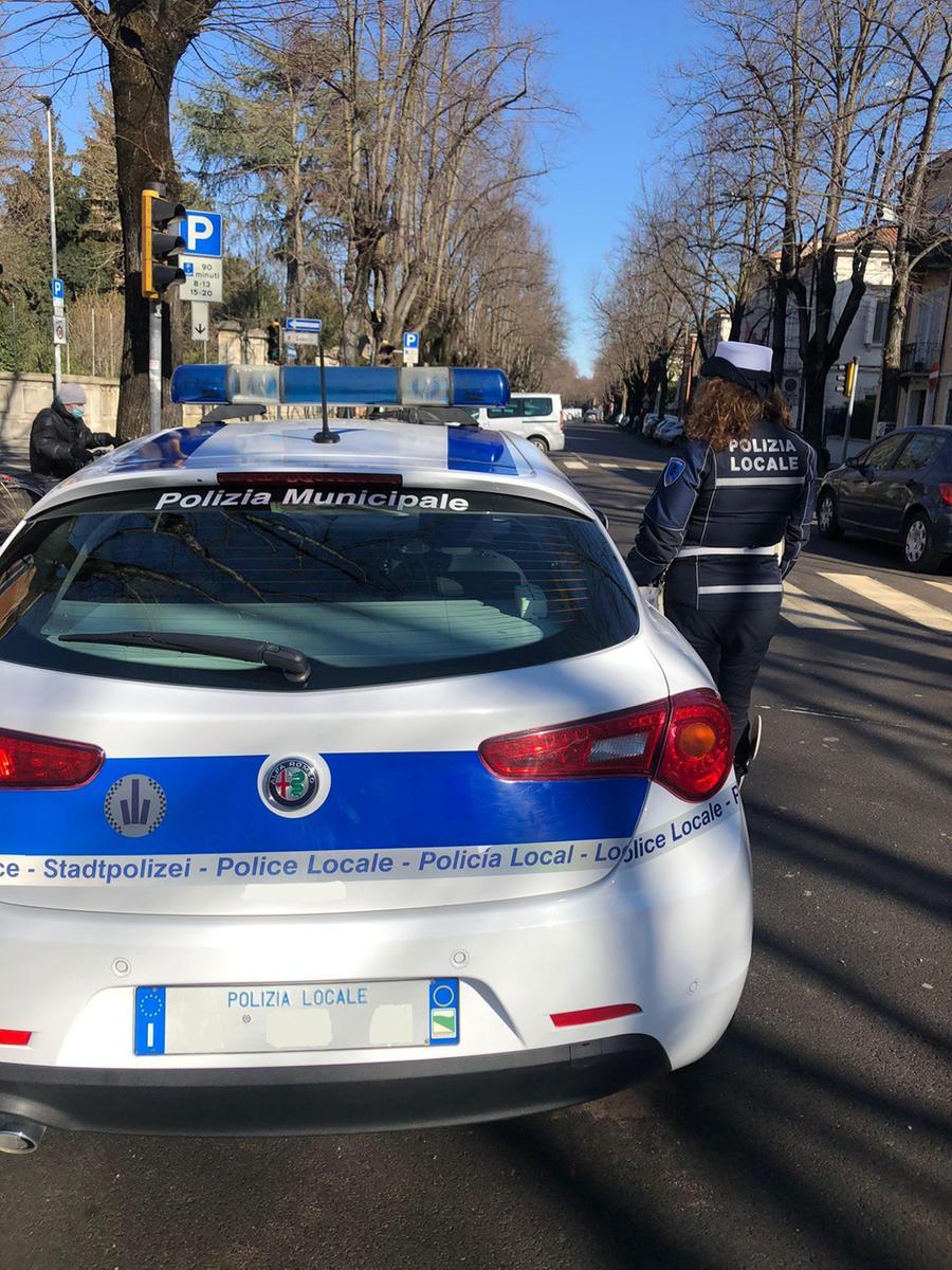 Carpi, investe un ciclista e lo trascina: denunciato l’automobilista pirata