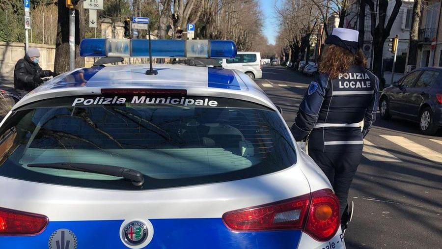 Carpi, investe un ciclista e lo trascina: denunciato l’automobilista pirata