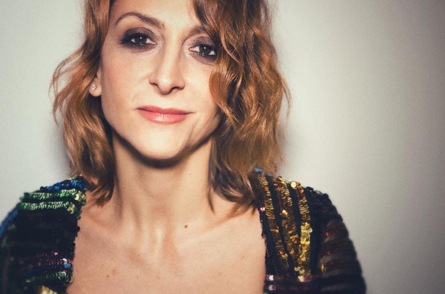 Paola Minaccioni: «Vita, vecchiaia, solitudine: siamo tutti sulla stessa barca»