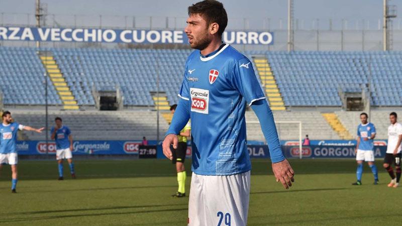 Simone Rossetti con la maglia del Novara