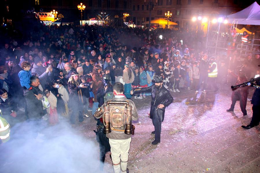 A Sassari festa conclusiva del Carnevale con il ballo in piazza d’Italia