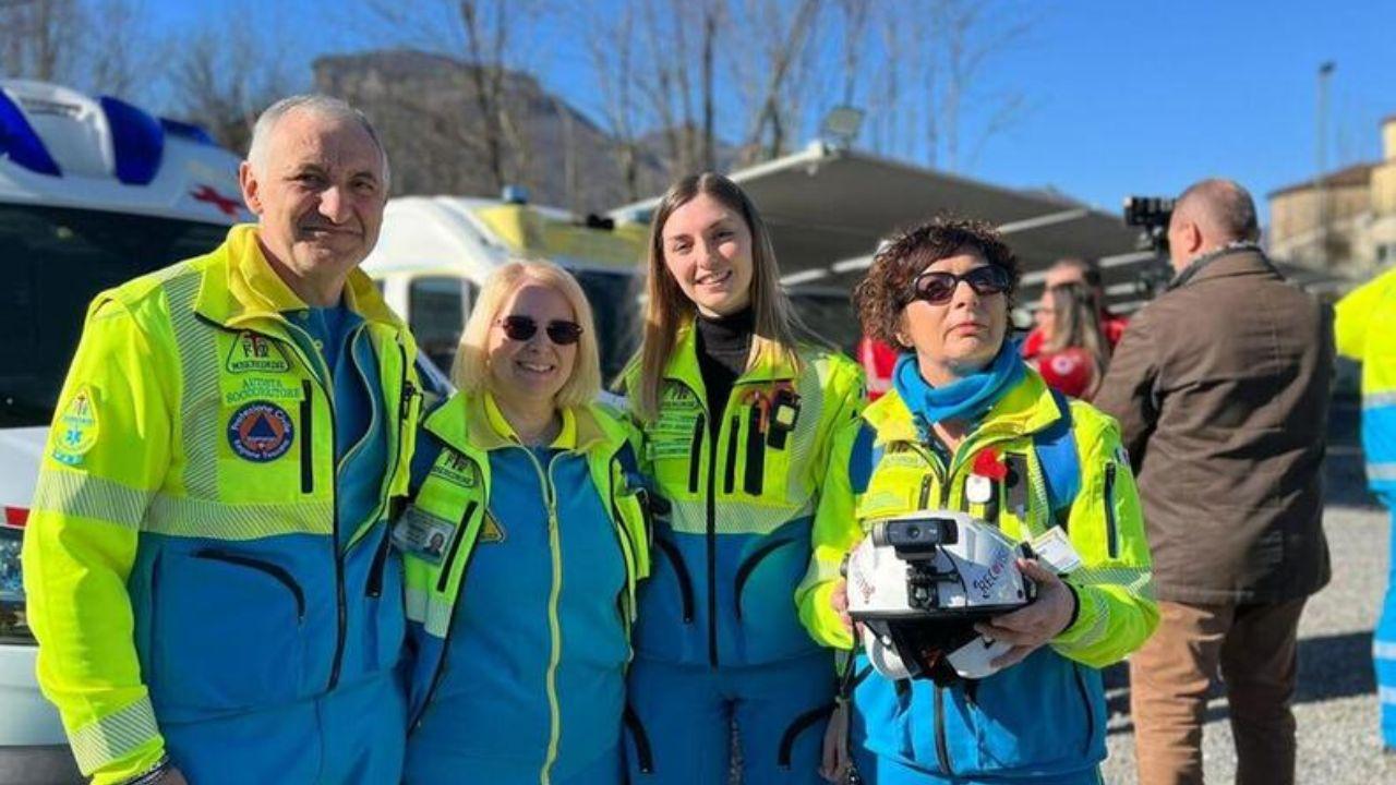 Soccorritori del 118 con il nuovo casco dotato di telecamera