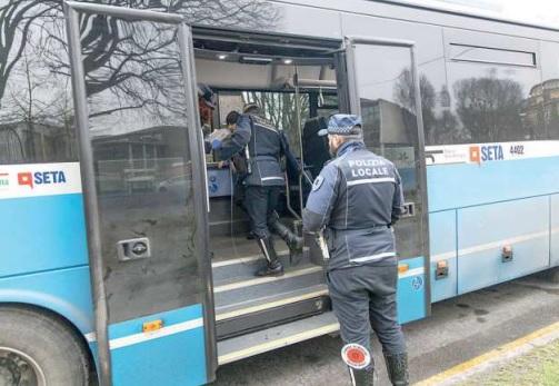 Modena, accoltellò studente sull’autobus: «Sì alla perizia psichiatrica»