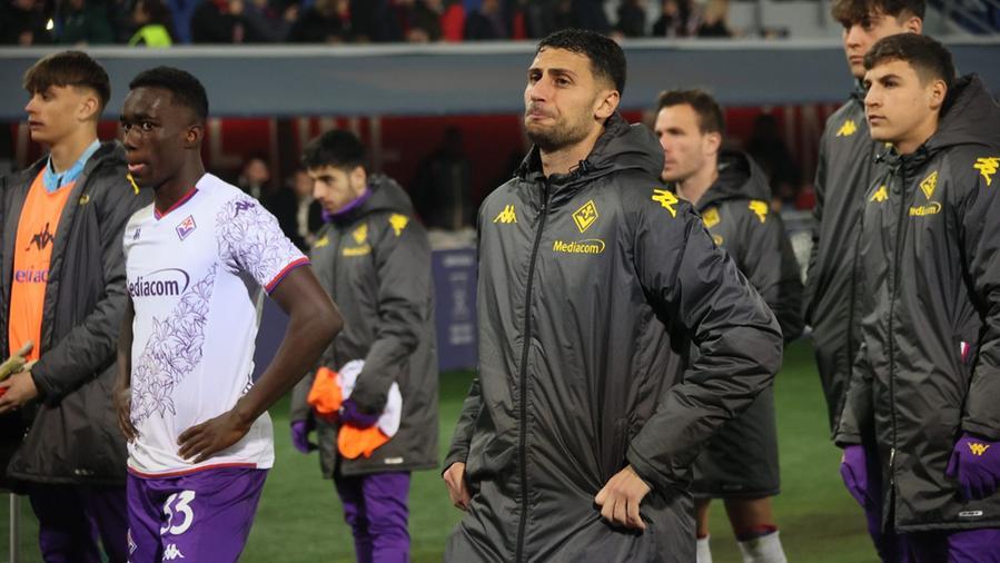 La delusione dei giocatori viola al termine del match di Bologna