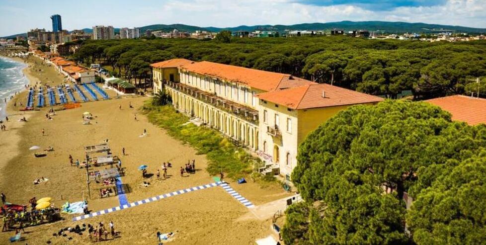 Una veduta dall’alto della ex colonia marina Pierazzi a Follonica