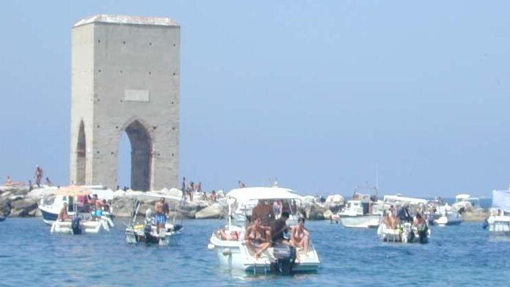 Cambiano le regole per la Meloria, ma il permesso non vale per i parenti