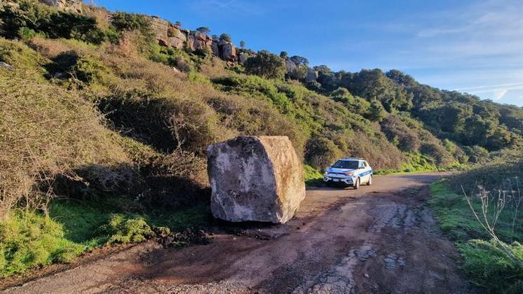 Il masso in mezzo alla strada