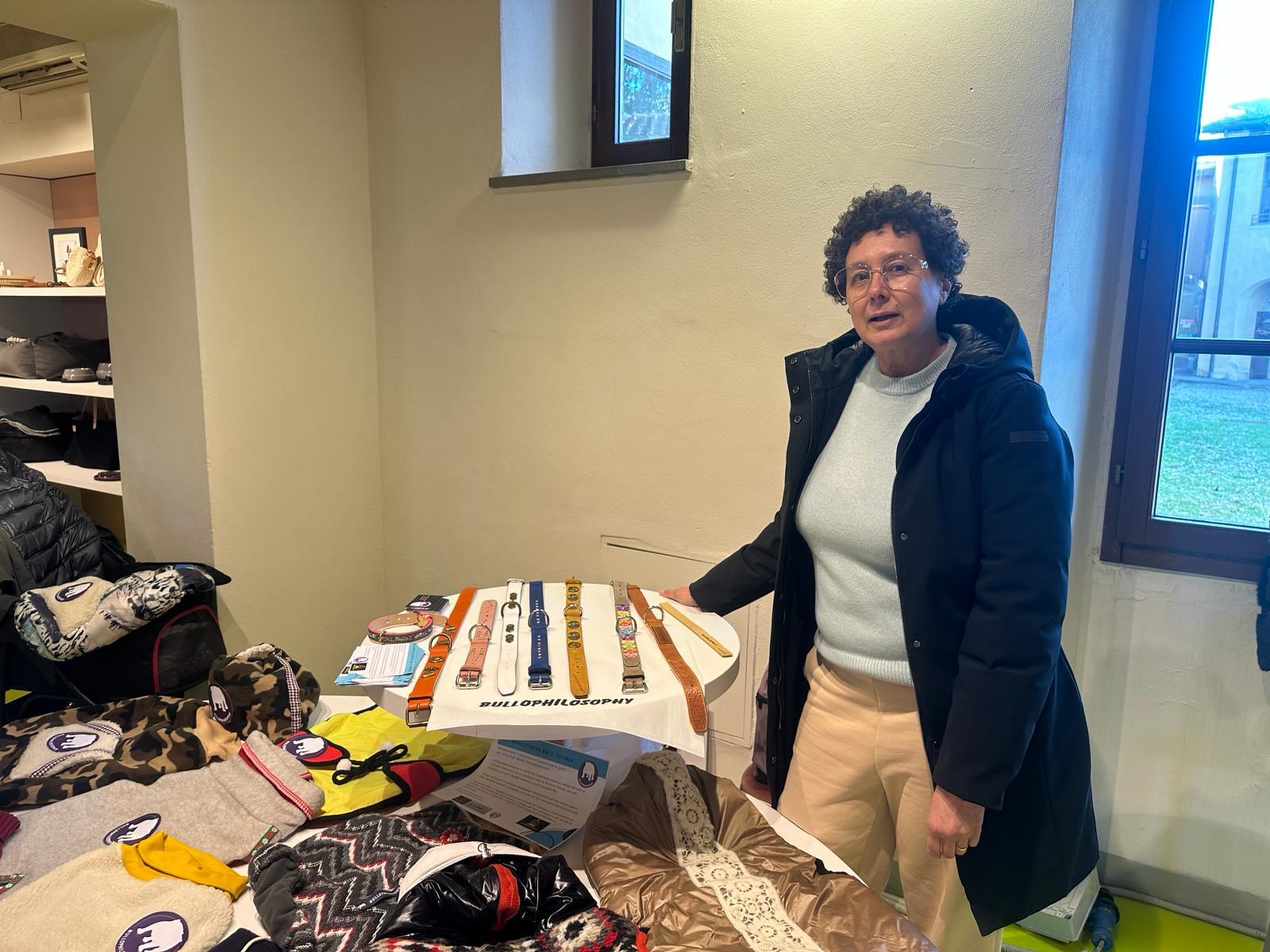 Paola Galafassi di Bullophilosophy che ha iniziato per caso a realizzare accessori per bulldog inglesi e francesi