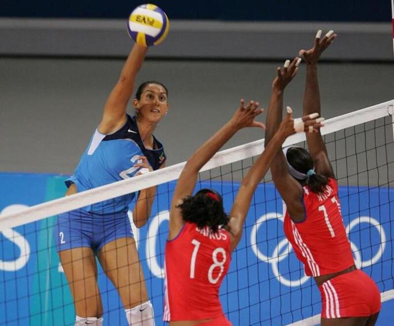 Nella foto Simona Rinieri, quarantaseienne diesse dell'Olimpia Teodora, giudicata una fra le più forti schiacciatrici del mondo di tutti i tempi