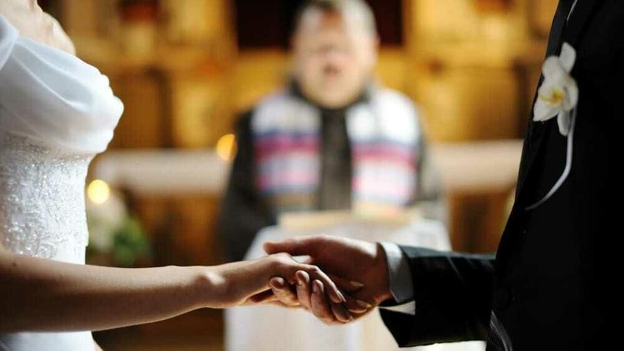 Prato, matrimoni combinati per avere il permesso di soggiorno: 94 indagati