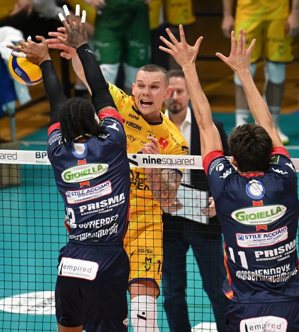 Modena, che fatica: i gialli domano Taranto solo al tie break<br type="_moz" />
