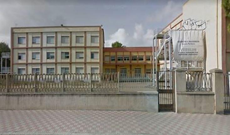 Cagliari, sgomberata la ex scuola di via Abruzzi: fra i sei abusivi anche uno straniero irregolare