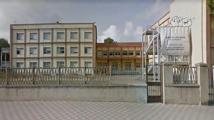 Cagliari, sgomberata la ex scuola di via Abruzzi: fra i sei abusivi anche uno straniero irregolare