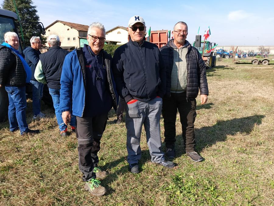 A Modena la rivolta dei trattori: «Al produttore una miseria ma il prezzo finale lievita»