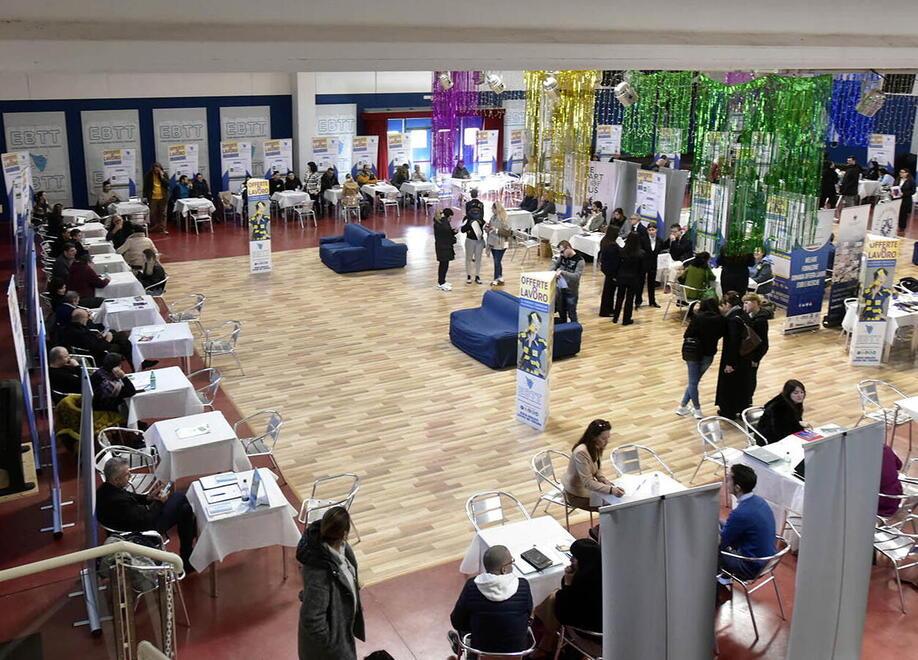 San Vincenzo, alla Borsa Mercato Lavoro per più di 150 posti appena 200 candidati