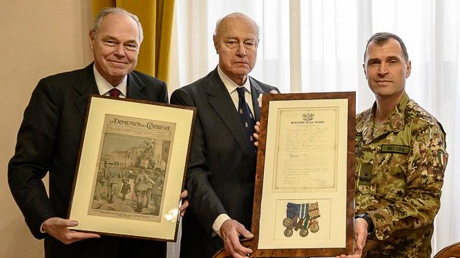 Sassari, la medaglia al valor militare del tenente Alberto Garau donata al museo storico della Brigata Sassari